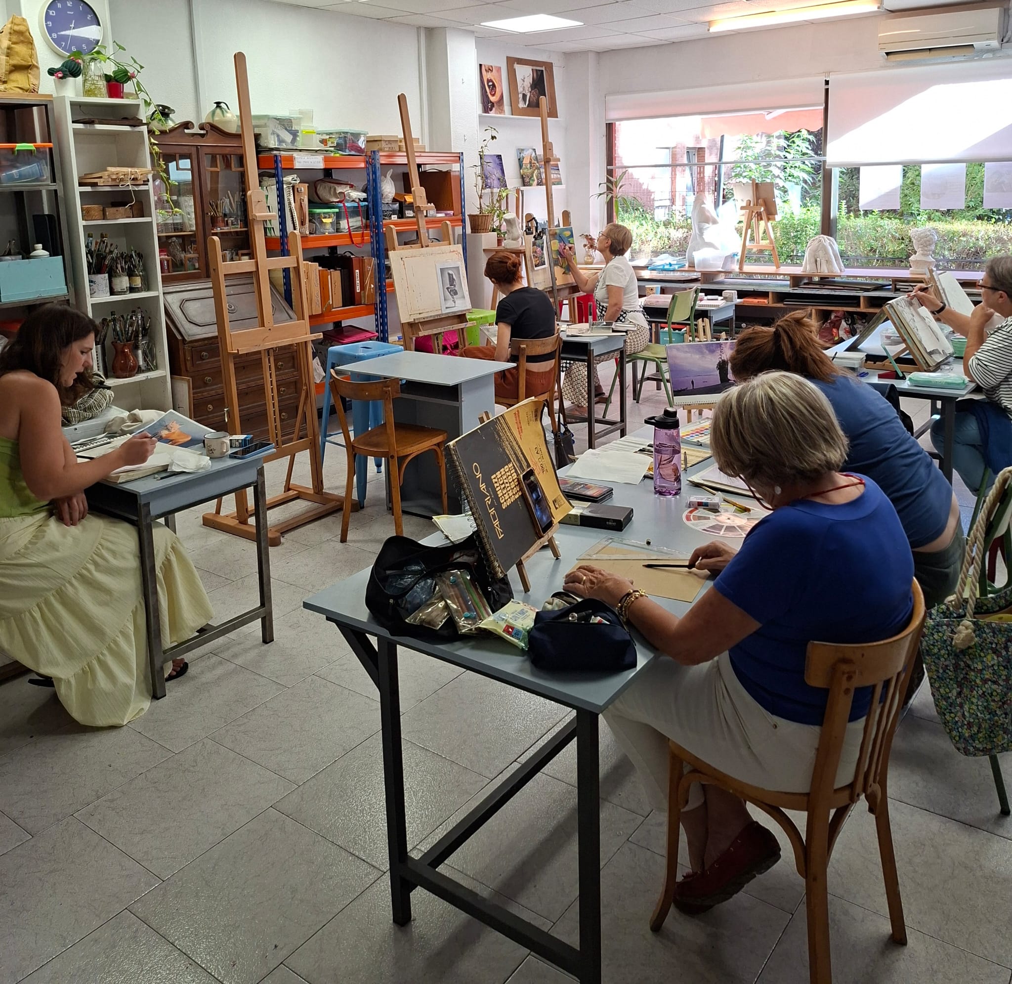 Clases para niños y juvenil dibujo arte pintura